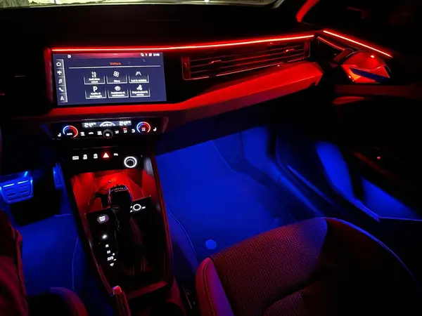 Audi A1 — installazione Ambient Light a 64 colori, foto 5 di 6