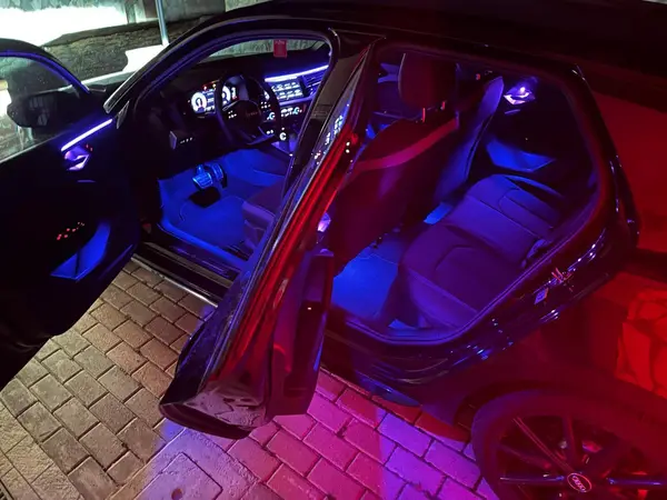 Audi A1 — installazione Ambient Light a 64 colori, foto 6 di 6