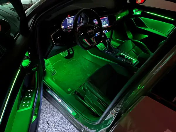 Audi Q3 — installazione Ambient Light a 64 colori, foto 2 di 12