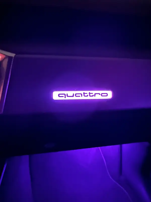 Audi Q3 — installazione Ambient Light a 64 colori, foto 6 di 12