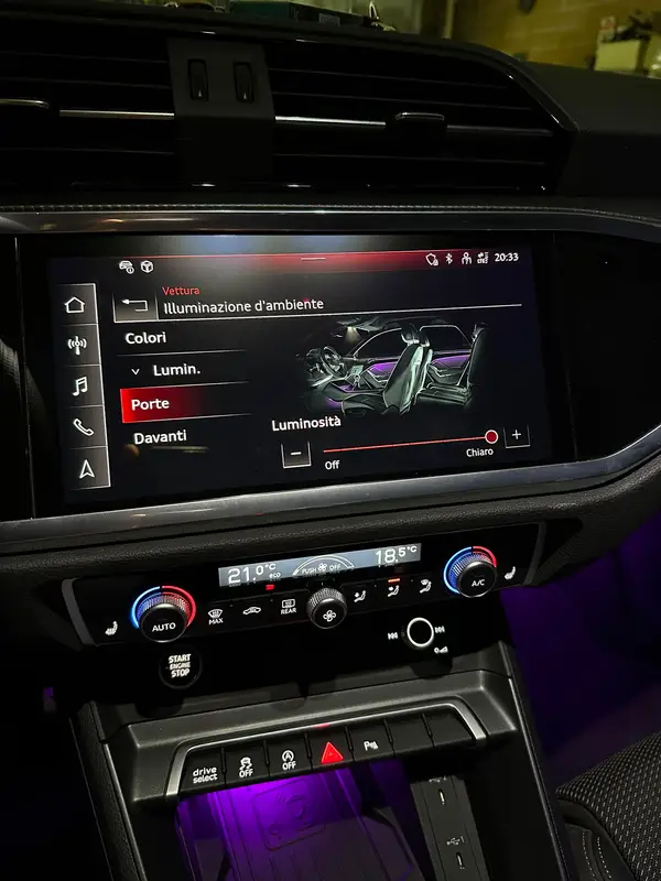 Audi Q3 — installazione Ambient Light a 64 colori, foto 11 di 12