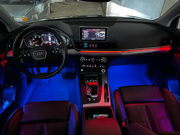 Audi Q5 — installazione Ambient Light a 64 colori, foto 3 di 9