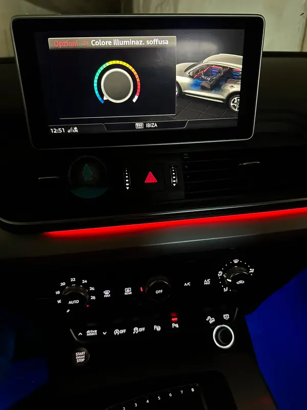 Audi Q5 — installazione Ambient Light a 64 colori, foto 7 di 9