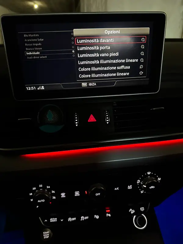Audi Q5 — installazione Ambient Light a 64 colori, foto 8 di 9