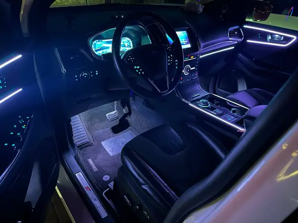 Ford Edge — installazione Ambient Light a 64 colori, foto 1 di 4