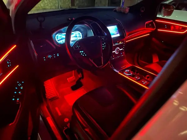 Ford Edge — installazione Ambient Light a 64 colori, foto 2 di 4