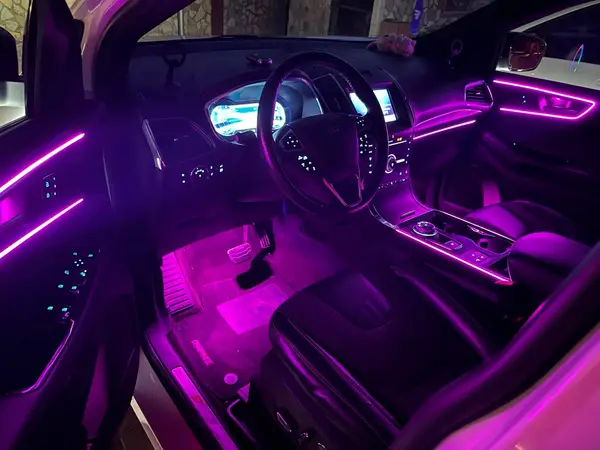 Ford Edge — installazione Ambient Light a 64 colori, foto 3 di 4