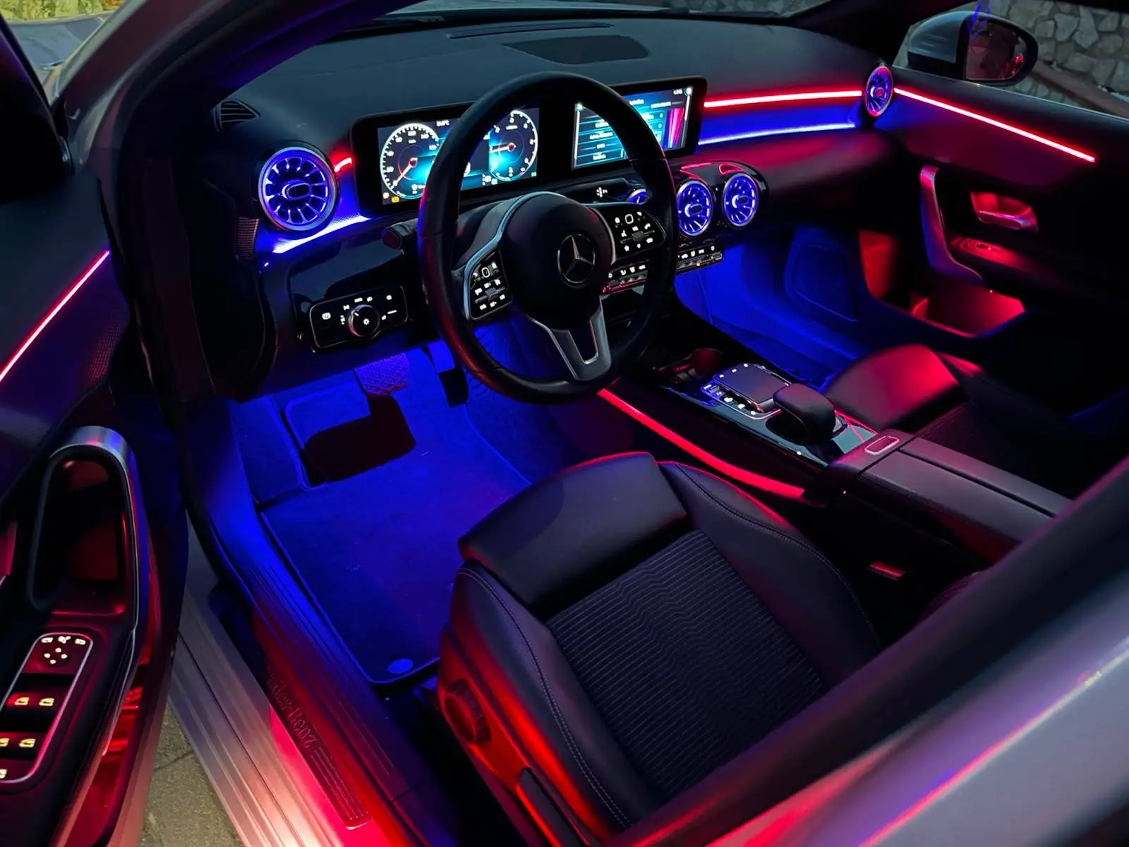 Mercedes-Benz Classe A - CLA W177 - C118 — installazione Ambient Light a 64 colori, foto 1 di 9