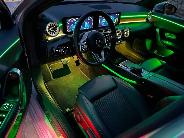 Mercedes-Benz Classe A - CLA W177 - C118 — installazione Ambient Light a 64 colori, foto 2 di 9