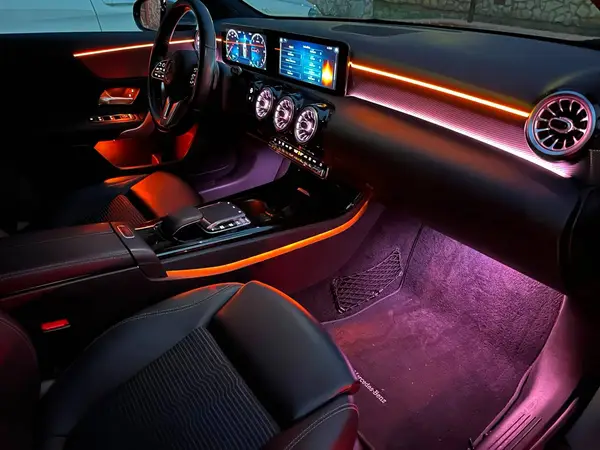 Mercedes-Benz Classe A - CLA W177 - C118 — installazione Ambient Light a 64 colori, foto 4 di 9