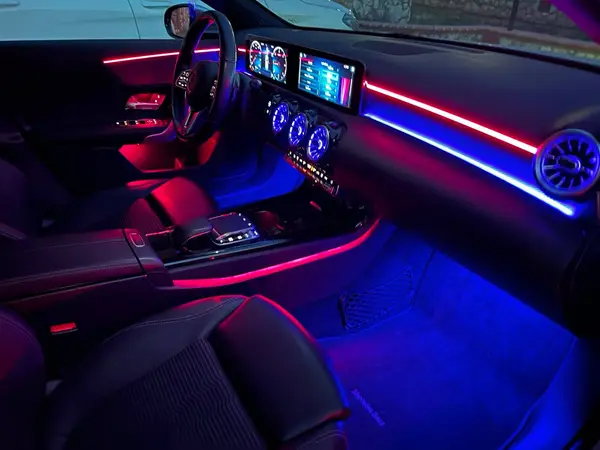 Mercedes-Benz Classe A - CLA W177 - C118 — installazione Ambient Light a 64 colori, foto 6 di 9