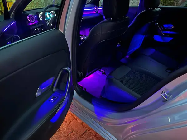 Mercedes-Benz Classe A - CLA W177 - C118 — installazione Ambient Light a 64 colori, foto 7 di 9