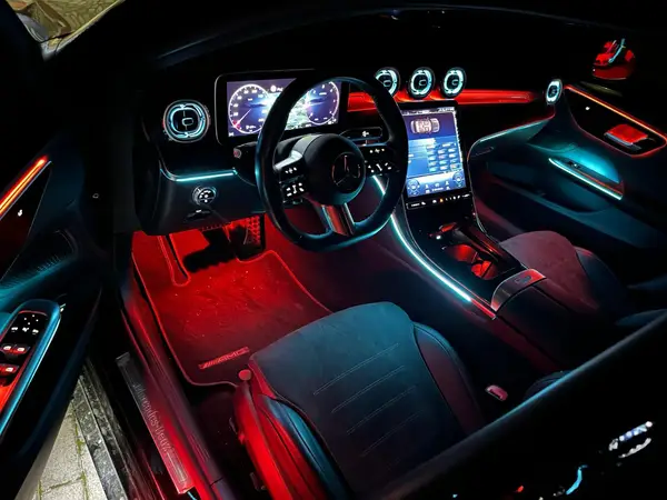 Mercedes-Benz Classe C W206 · GLC X254 — installazione Ambient Light a 64 colori, foto 2 di 12