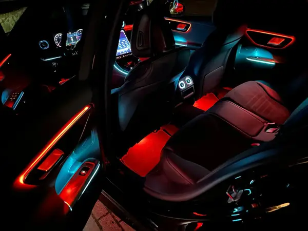 Mercedes-Benz Classe C W206 · GLC X254 — installazione Ambient Light a 64 colori, foto 5 di 12
