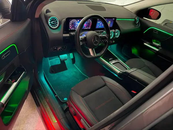 Mercedes-Benz GLA H247 (Facelift) — installazione Ambient Light a 64 colori, foto 2 di 4