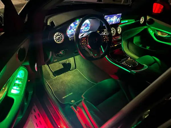 Mercedes-Benz GLC 253 — installazione Ambient Light a 64 colori, foto 1 di 7