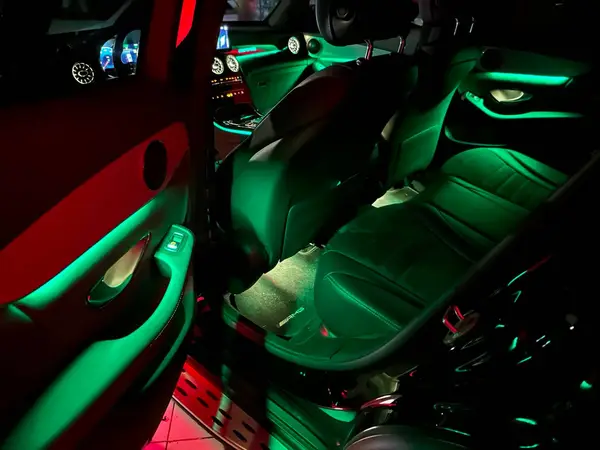 Mercedes-Benz GLC 253 — installazione Ambient Light a 64 colori, foto 2 di 7