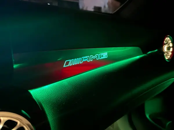 Mercedes-Benz GLC 253 — installazione Ambient Light a 64 colori, foto 4 di 7