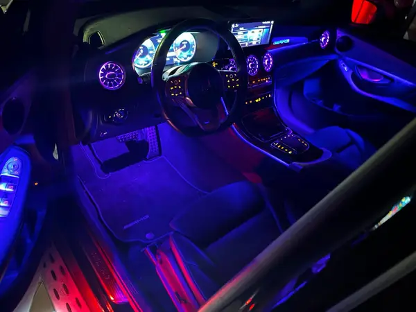 Mercedes-Benz GLC 253 — installazione Ambient Light a 64 colori, foto 6 di 7