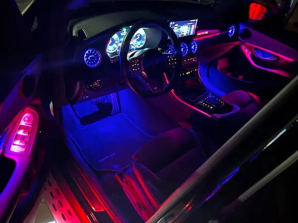 Mercedes-Benz GLC 253 — installazione Ambient Light a 64 colori, foto 7 di 7