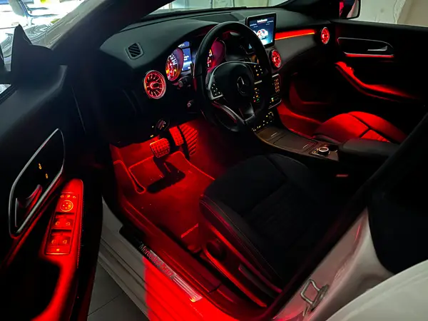 Mercedes-Benz W176 · W246 · X156 · C117 — installazione Ambient Light a 64 colori, foto 5 di 8