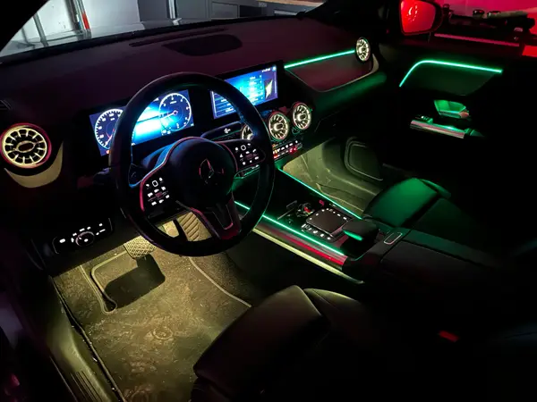 Mercedes-Benz W247 · Classe B · GLA — installazione Ambient Light a 64 colori, foto 1 di 7