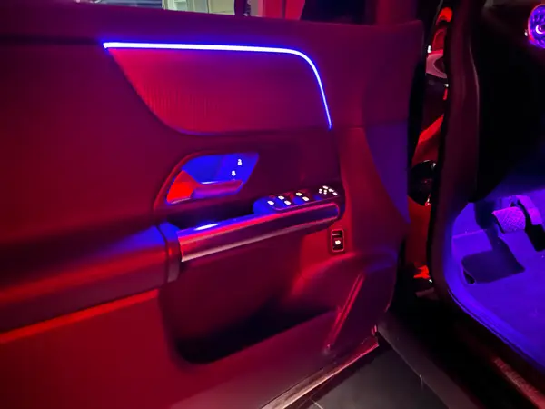 Mercedes-Benz W247 · Classe B · GLA — installazione Ambient Light a 64 colori, foto 5 di 7