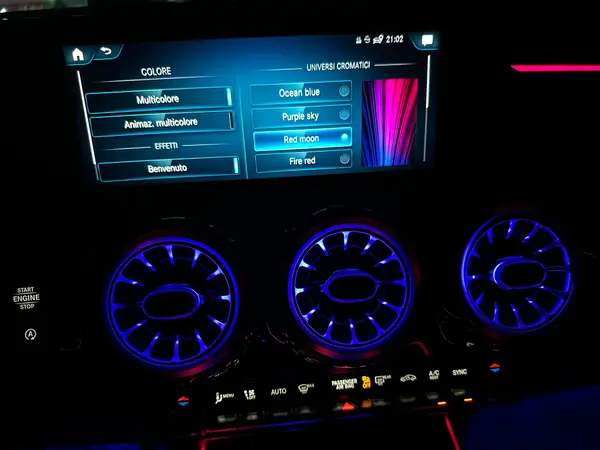 Mercedes-Benz W247 · Classe B · GLA — installazione Ambient Light a 64 colori, foto 6 di 7