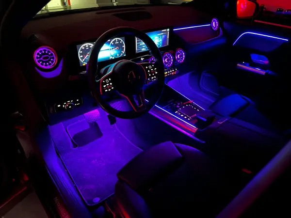 Mercedes-Benz W247 · Classe B · GLA — installazione Ambient Light a 64 colori, foto 7 di 7