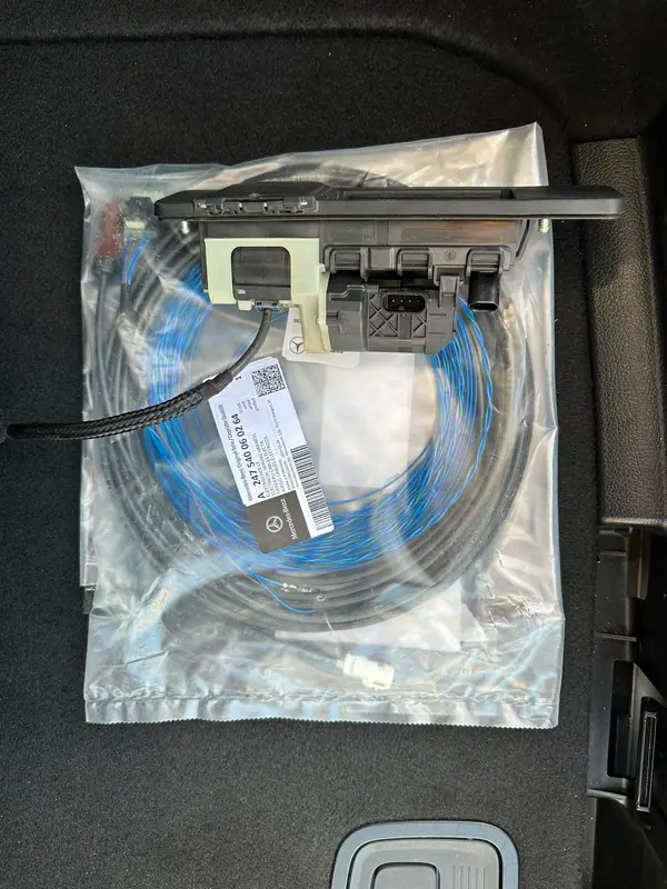 Mercedes-Benz W177 · W247 · C118 · H247 — installazione retrocamera originale, foto 2 di 2
