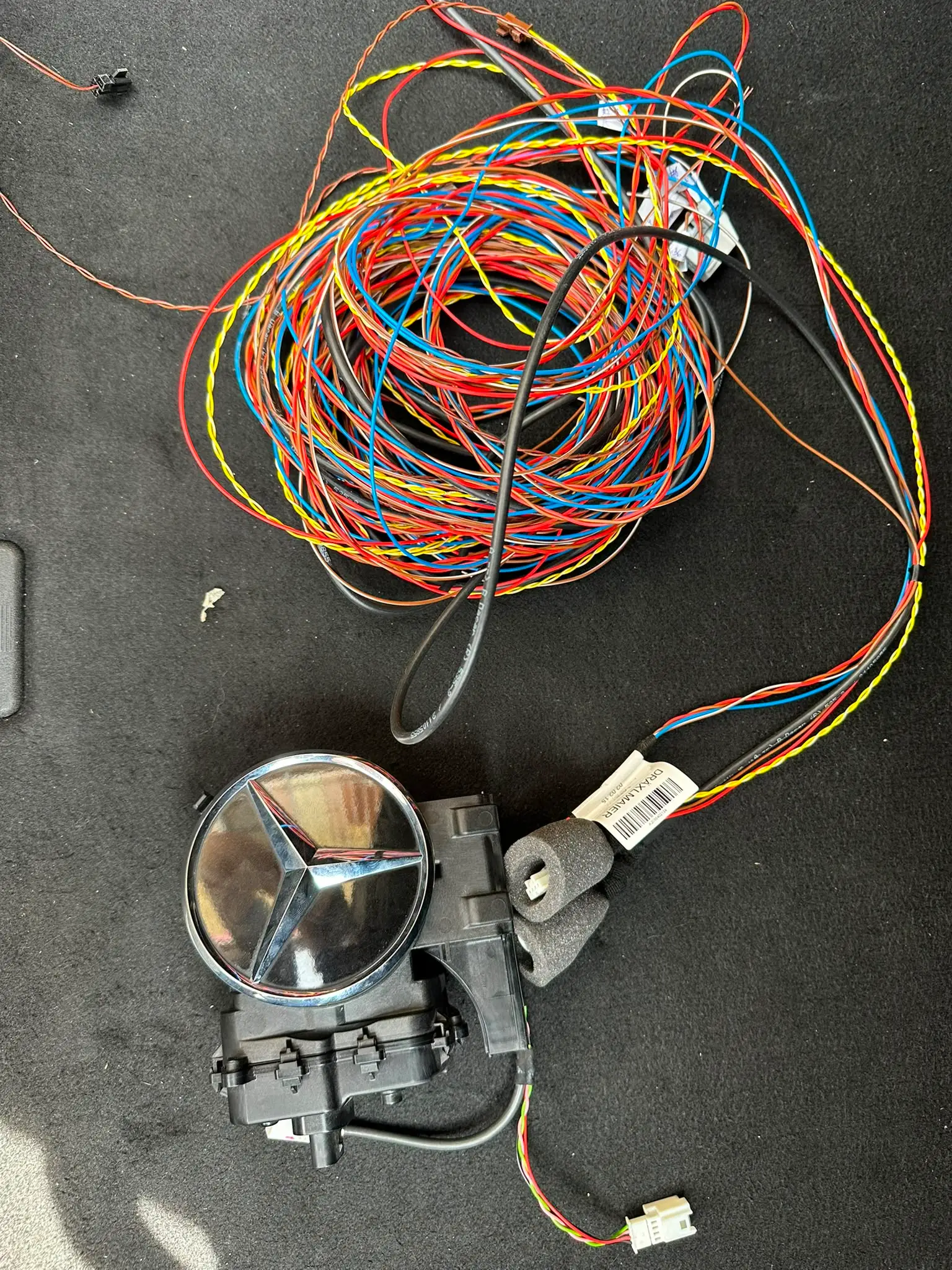 Retrocamera originale Mercedes-Benz installata nel paraurti posteriore
