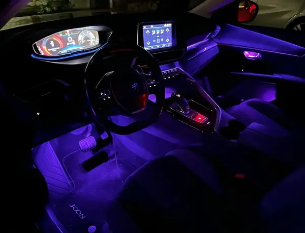 Peugeot 3008 — installazione Ambient Light a 64 colori, foto 1 di 9