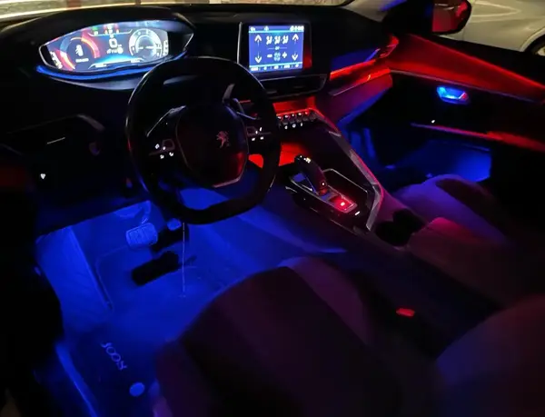 Peugeot 3008 — installazione Ambient Light a 64 colori, foto 2 di 9