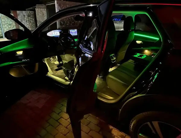 Peugeot 3008 — installazione Ambient Light a 64 colori, foto 3 di 9